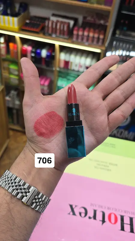 رژلب جامد برنــد شاکومــی شماره 706