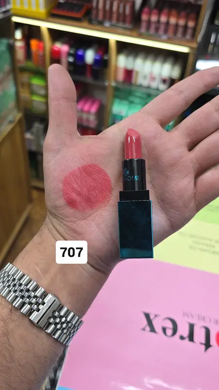 رژلب جامد برنــد شاکومــی شماره 707