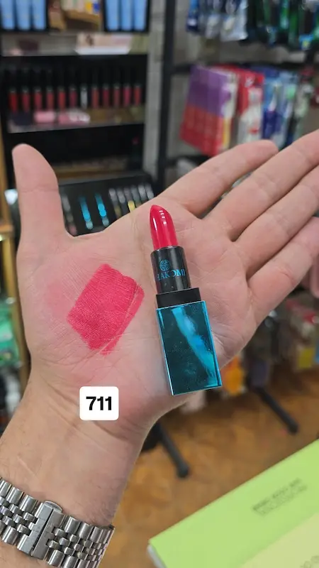 رژلب جامد برنــد شاکومــی شماره 711