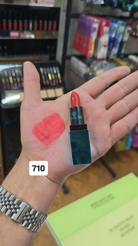 رژلب جامد برنــد شاکومــی شماره 710