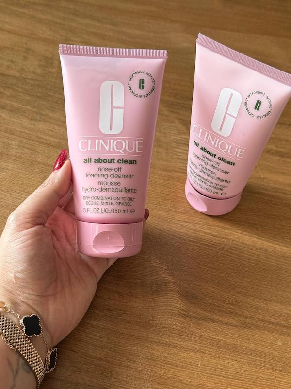 فوم شستشوی صورت all about clean کلینیک 