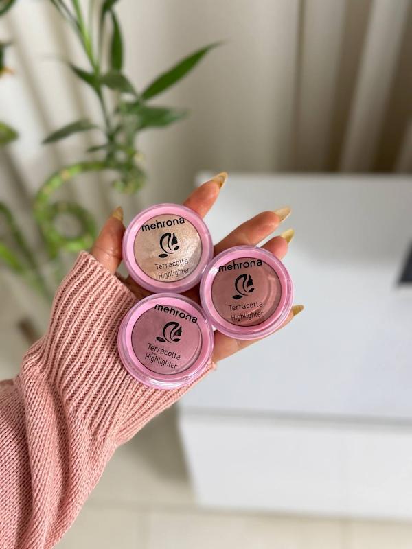 رژگونه هایلایتری مهرونا