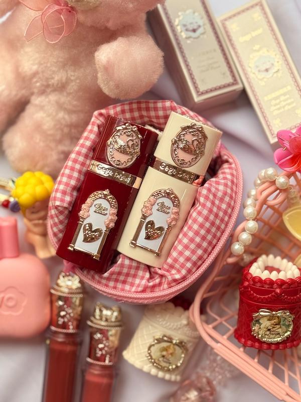 🦢 رژگونه فلاور نوز ( رژگونه سلطنتی gege bear )