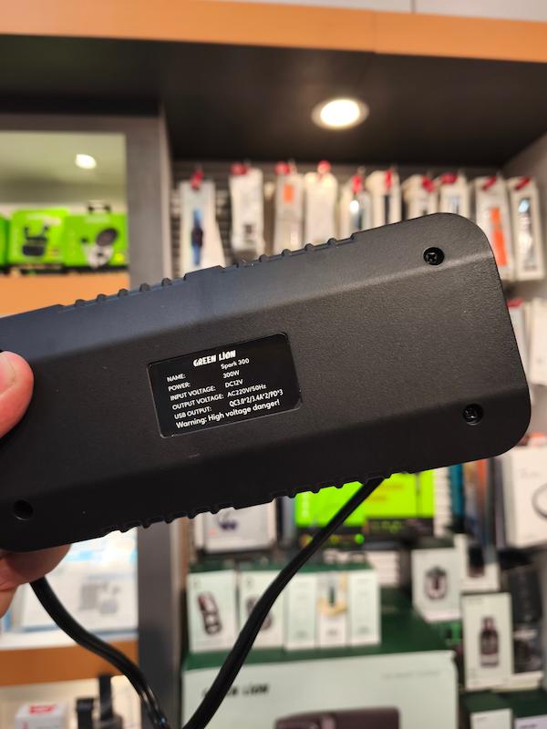 اینورتر فندکی خودرو گرین لاین مدل SPARK300 ظرفیت ۳۰۰ وات
