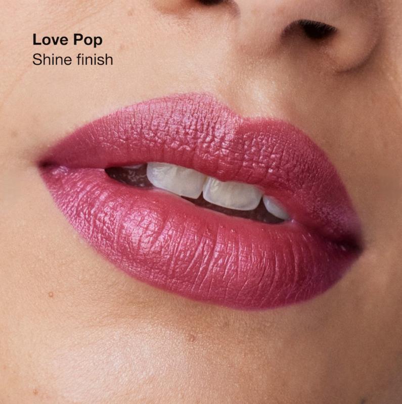 رژلب کلینیک، رژ لب ماندگار، رژلب با پرایمر، رژلب سبک، رژ لب بدون عطر، Clinique Lipstick، رژ لب نیمه‌مات،