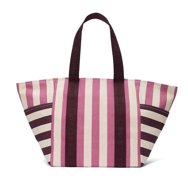 کیف کمری Victoria’s Secret, کیف کاربردی خرید, کیف ساحل زنانه, کیف تابستانی راه‌راه, tote bag با جیب داخلی, beach tote, tote canvas bag, canvas tote pink stripe, large tote bag Victoria’s Secret, جادارترین کیف خرید,