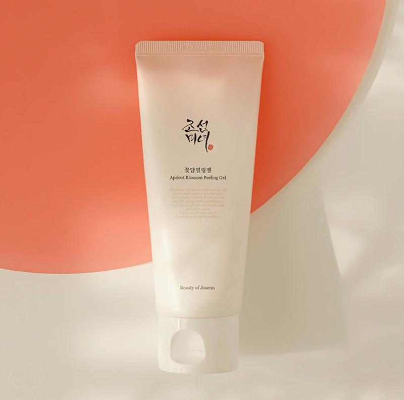 ژل پیلینگ شکوفه زردآلو, Apricot Blossom Peeling Gel, ژل پیلینگ Beauty of Joseon, ژل پیلینگ زردآلو بیوتی آو جوسئون, پیلینگ ملایم, گومماژ ژل, gommage ژل, پیلینگ گیاهی, لایه‌بردار بدون دانه خشن, لایه بردار ملایم سلولزی, exfoliating gel, ژل اسکراب صورت و بدن, ژل لایه بردار برای صورت و بدن, ژل پیلینگ برای پوست حساس, ژل پیلینگ بدون عطر, ژل پیلینگ بدون الکل, ژل پیلینگ وگان, plant based peeling gel, ژل پیلینگ حاوی آب شکوفه آلو, Prunus Mume peeling gel, ژل با 19% plum blossom water, ژل با 8% plant cellulose, پیلینگ گیاهی سلولزی, پیلینگ مناسب پوست چرب, پیلینگ مناسب
