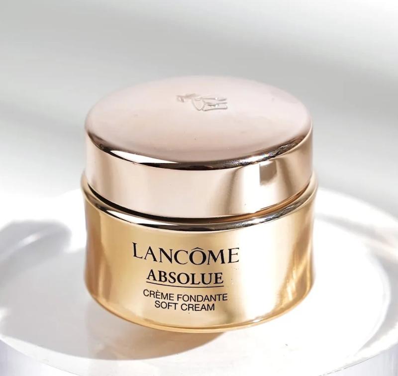 کرم ابسولُو, کرم Absolue Soft Cream, کرم مرطوب‌کننده لانکُم, کرم روشن‌کننده پوست لانکُم, کرم ضدچروک و مرطوب‌کننده, کرم لوکس مرطوب‌کننده, کرم آبرسان 24 ساعته, کرم مرطوب‌کننده و بازسازی‌کننده, کرم حاوی پروکسی‌لن, کرم حاوی Pro-Xylane, کرم عصاره رز ابسولُو, کرم با عصاره Grand Rose, کرم لانکوم ابسولو, کرم مرطوب‌کننده ریفیل‌پذیر, کرم refillable لانکُم, کرم مرطوب‌کننده برای پوست کدر, کرم برای افزایش قوام پوست, کرم برای صاف شدن بافت پوست, کرم ضدپیری لوکس, کرم برای بهبود درخشندگی پوست, کرم تغذیه‌کننده پوست, کرم حاوی Shea Butter, کرم حاوی Meadowfoam Seed Oil, کرم مناسب پوست خشک,