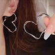 گوشواره قلبی، گوشواره قلب، گوشواره حلقه ای، گوشواره حلقه ای قلبی، گوشواره قلب پیچ خورده، گوشواره پیچ خورده، گوشواره زنانه، گوشواره دخترانه، گوشواره فانتزی، گوشواره مینیمال، گوشواره شیک، گوشواره ترند، گوشواره مدرن، گوشواره کلاسیک، گوشواره روزانه، گوشواره مجلسی، گوشواره کژوال، گوشواره سبک، گوشواره براق، گوشواره طلایی، گوشواره نقره ای، گوشواره استیل، گوشواره طرح قلب، گوشواره عاشقانه، گوشواره ولنتاین، هدیه ولنتاین، هدیه روز مادر، هدیه تولد، هدیه سالگرد، اکسسوری زنانه، زیورآلات زنانه، بدلیجات زنانه، بدلیجات دخترانه، اکسسوری دخترانه، گوشواره خاص، گوشواره جدید، گوشواره ترندی، گوشواره فشن، گوشواره مناسب هدیه، خرید گوشواره قلبی، خرید گوشواره زنانه، خرید گوشواره دخترانه، گوشواره حلقه ای کوچک، گوشواره قلب مینیمال، گوشواره قلب توخالی، گوشواره ظریف، گوشواره برای استایل روزانه، گوشواره مناسب مهمانی، گوشواره مناسب محل کار، گوشواره فشن زنانه، گوشواره شیک دخترانه، گوشواره سبک روزانه، زیورآلات ترندی، اکسسوری شیک، گوشواره قلب طلایی، گوشواره قلب نقره ای، Heart Hoop Earrings، Twisted Heart Earrings، Heart Earrings، Hoop Earrings، Women's Earrings، Fashion Earrings، Elegant Earrings، Minimal Earrings, Twisted Hoop Earrings, Heart Jewelry.