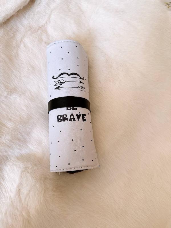 جامدادی رولی