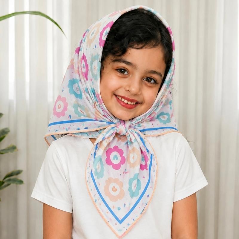 روسری بچگانه نخی طرح گل و قلب