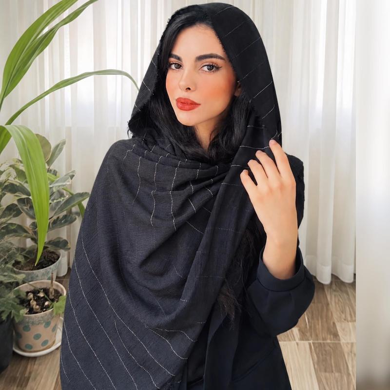 شال برشکا مشکی راه راه با حاشیه ریش‌ریشی 