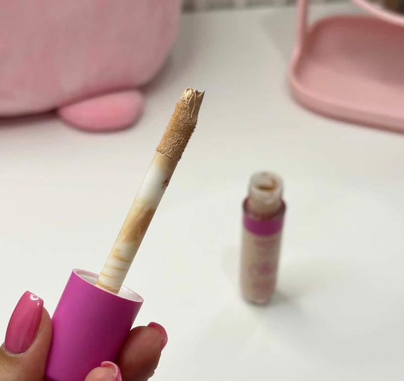کانسیلر مایع آرت اسکین Art Skin با اپلیکاتور مخصوص پوشاندن تیرگی زیر چشم