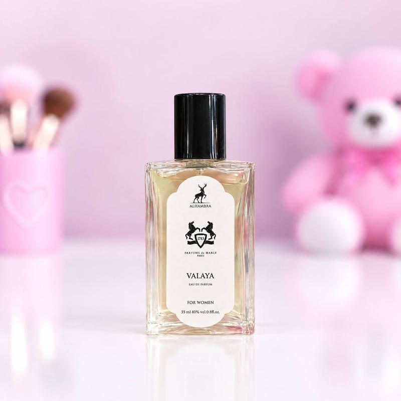 عطر زنانه با رایحه والایا Valaya حجم ۵۰ میل با بطری شیشه‌ای و درپوش مشکی
