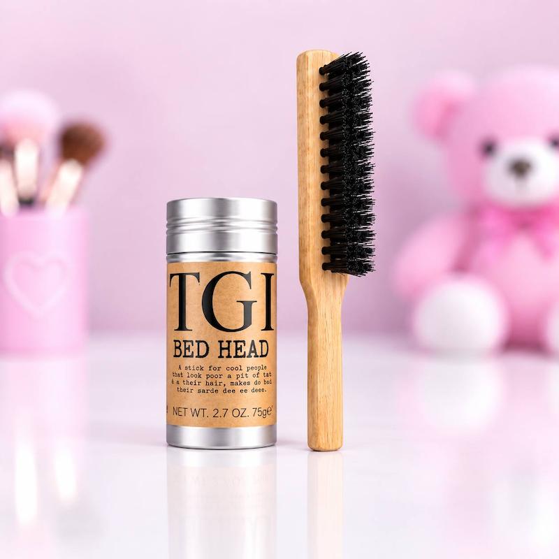 پک وزگیر مو Bed Head شامل واکس مو استیکی و برس چوبی مخصوص مرتب کردن مو
