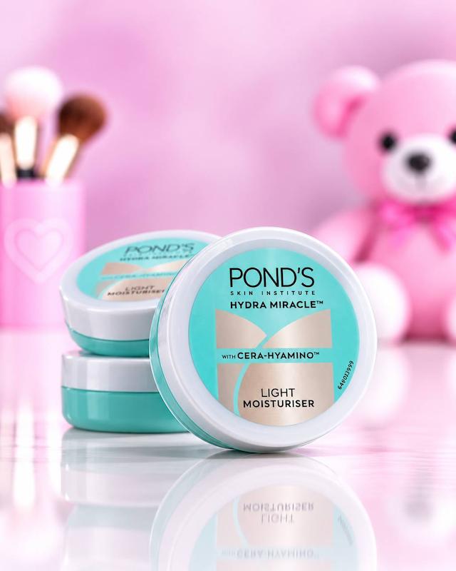 کرم مرطوب‌کننده مینی پوندز POND'S Hydra Miracle با بسته‌بندی گرد سبز و سفید