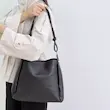 کیف دوشی دخترانه بندقیطونی مدل گره ای