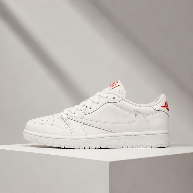 کتونی نایکی جردن ۱ لو تمام سفید زنانه (Air Jordan 1 Low - Triple White)