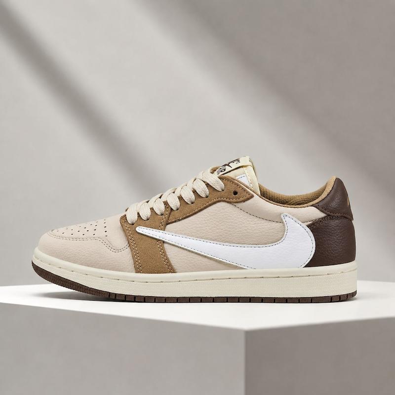 کتونی نایکی جردن ۱ لو زنانه (Air Jordan 1 Low) - رنگ بژ و قهوه‌ای (Sand & Mocha)