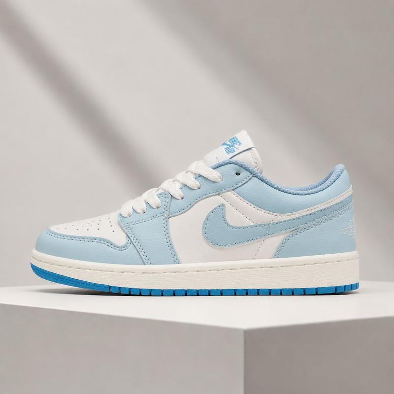 کتونی نایکی جردن ۱ لو زنانه آبی آسمانی سفید | Air Jordan 1 Low UNC