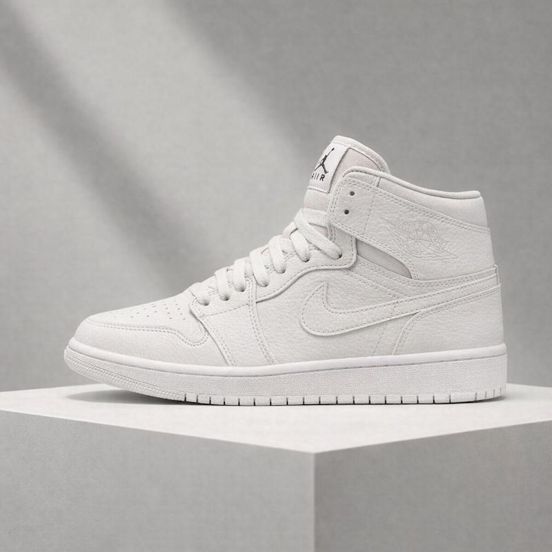 کتونی نایکی ایر جردن ۱ ساق‌بلند زنانه تمام سفید | Air Jordan 1 High Triple White