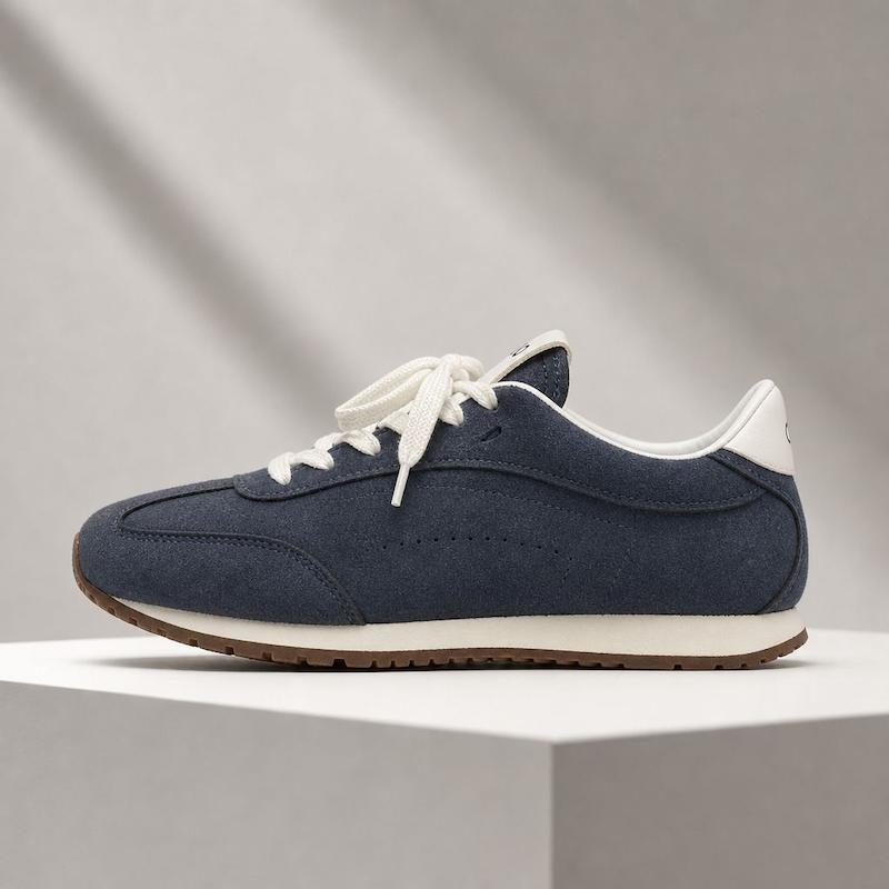 کتونی زنانه آلوا جیر سرمه‌ای با بند سفید و زیره قهوه‌ای | Alva Women’s Navy Suede Sneaker