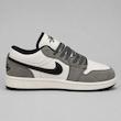 کتونی جردن ۱ لو مردانه سفید طوسی با سووش مشکی و بند خال‌دار  Jordan 1 Low White Grey Black Swoosh Stussy Style