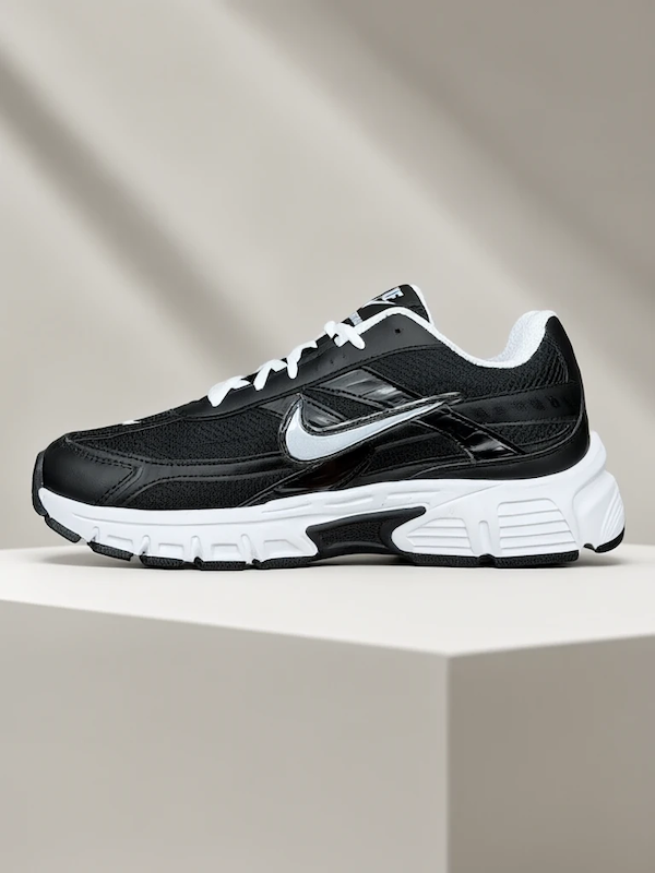 کتانی نایک مدل اینتیاتور (Nike Initiator) – مشکی با سواوش نقره‌ای متالیک
