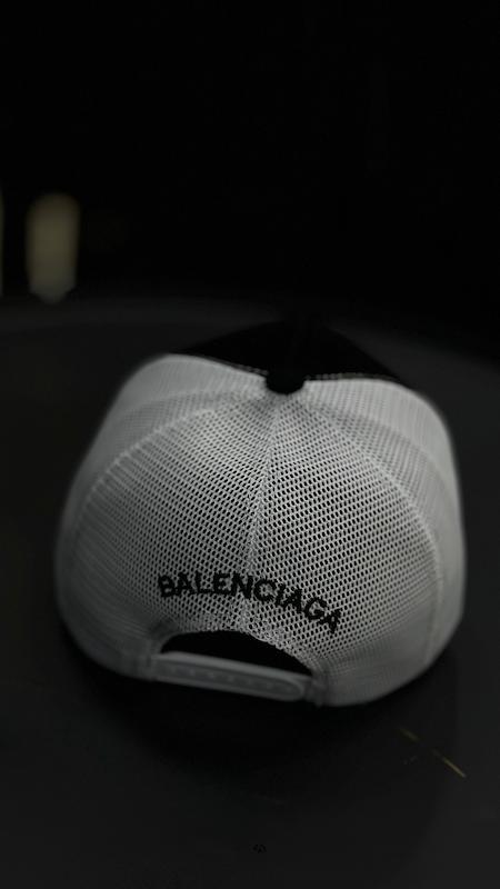 کلاه balenciaga