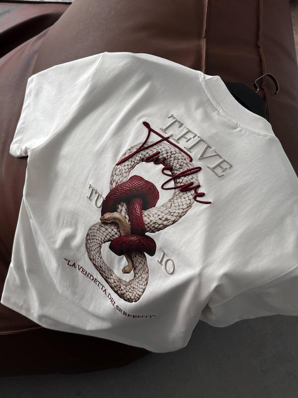 تیشرت طرح مار سفید