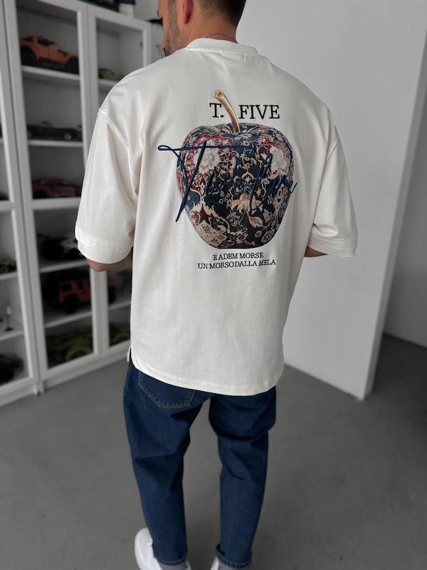 تیشرت طرح سیب سفید