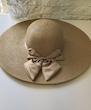 کلاه حصیری لبه بلند نیم متری