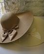 کلاه حصیری لبه بلند نیم متری