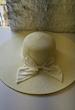کلاه حصیری لبه بلند نیم متری