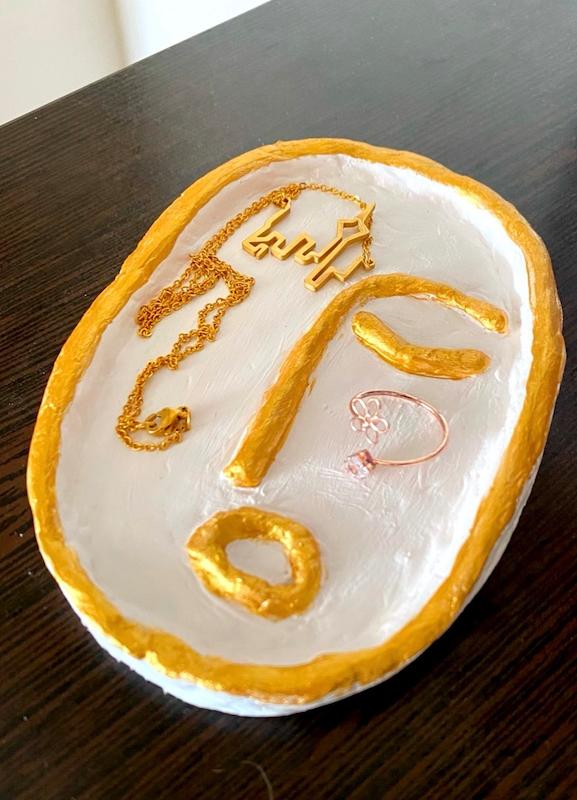 جای جواهر صورت مینیمال