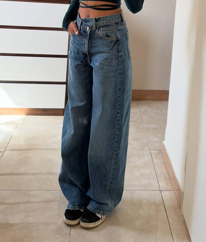 جین زارا دکمه کج