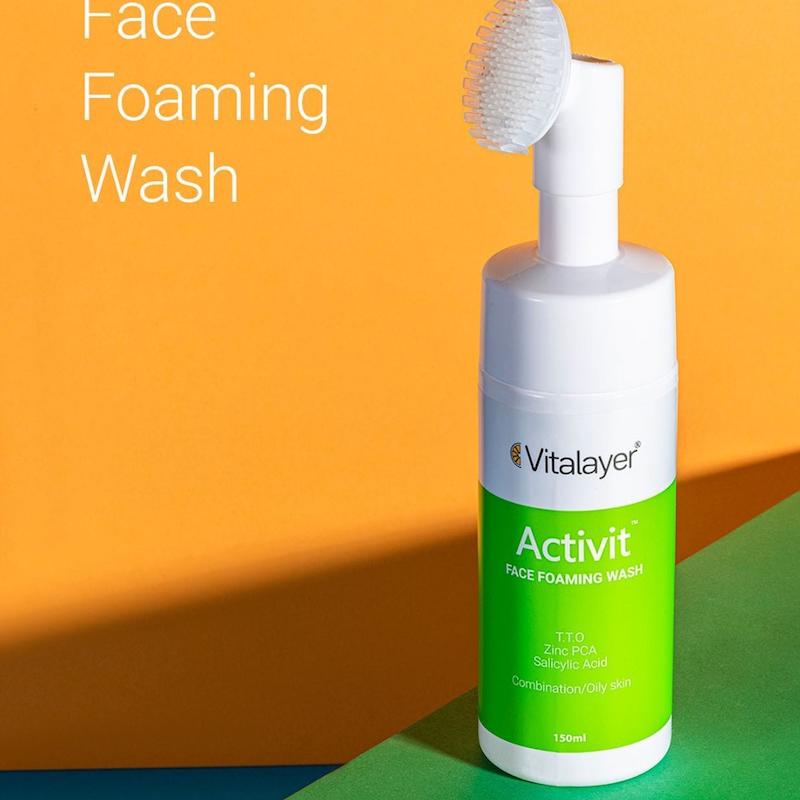 فوم شستشو صورت مدل Activit مناسب پوست چرب حجم 150 میلی لیتر