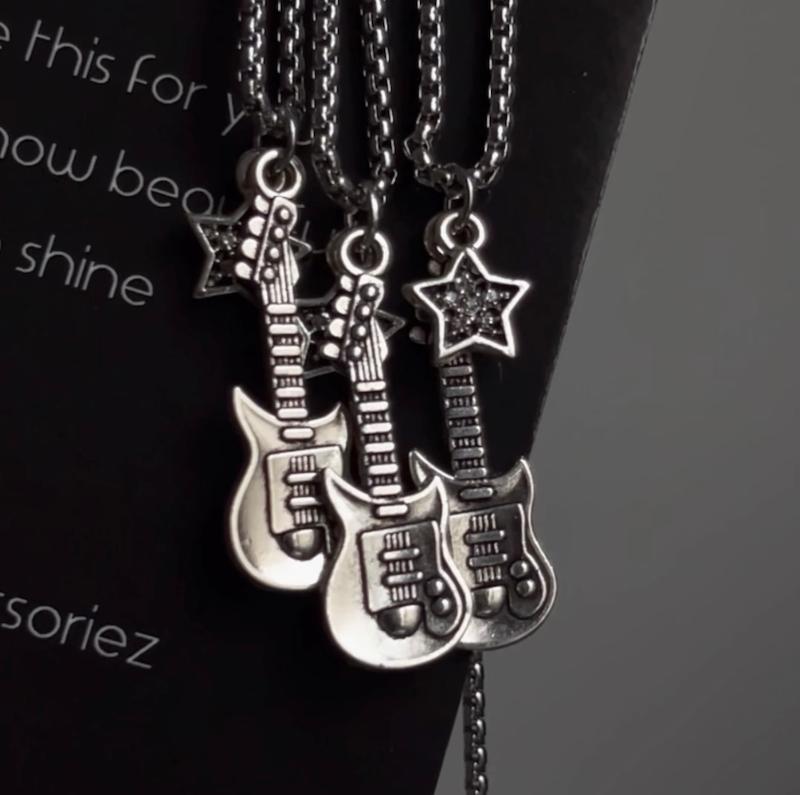 گردنبند گیتار