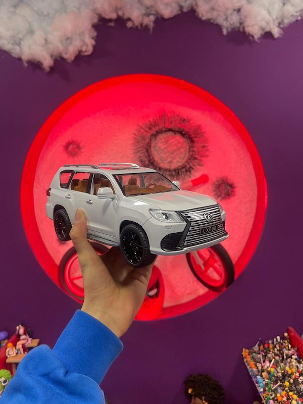 ماکت  ماشین فلزی لکسوس ال ایکس600 ابعاد1.18 موزیک وچراغدار LX600