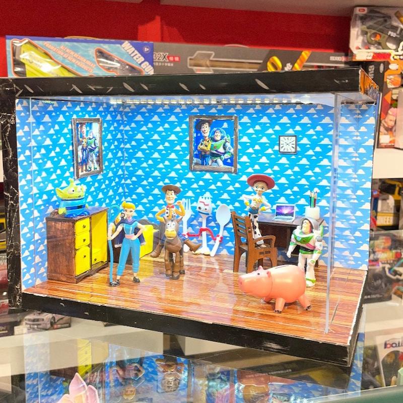 داستان اسباب بازی اتاق اندی همراه وودی و بازلایتر انیمیشن توی استوری همراه چراغ toy story