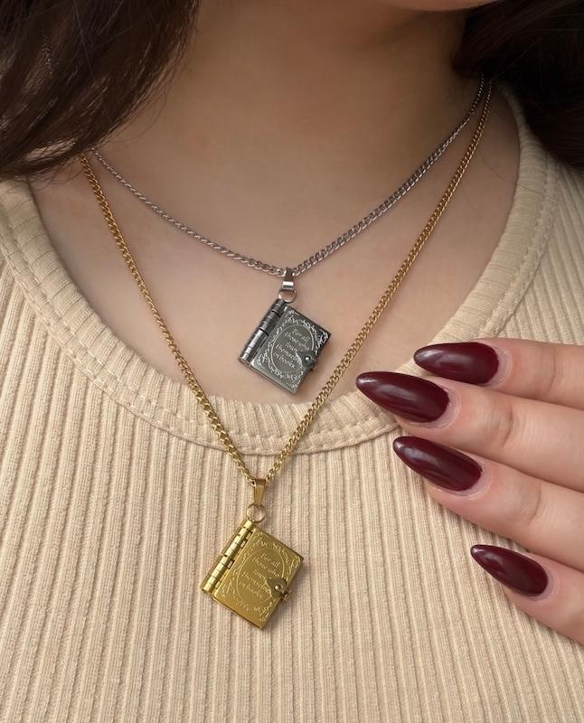 گردنبند کتاب زندگی