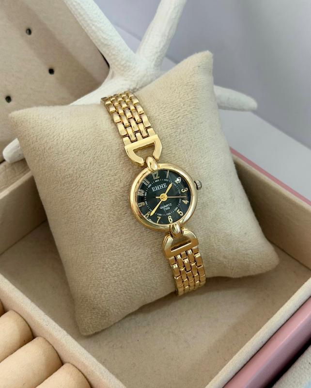 ساعت طرح  کمرا 