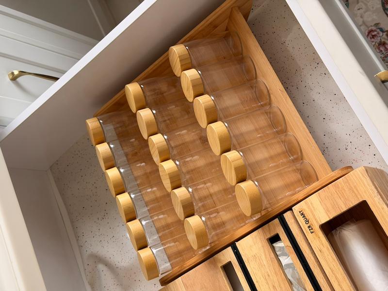 پک ادویه ۱۸ عددی پیرکس با استند بامبو