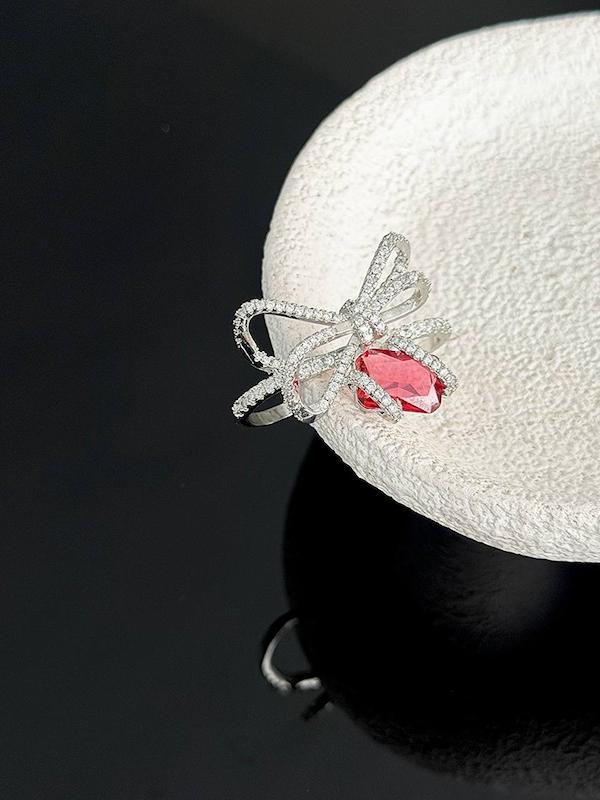 انگشتر پاپیون قرمز 