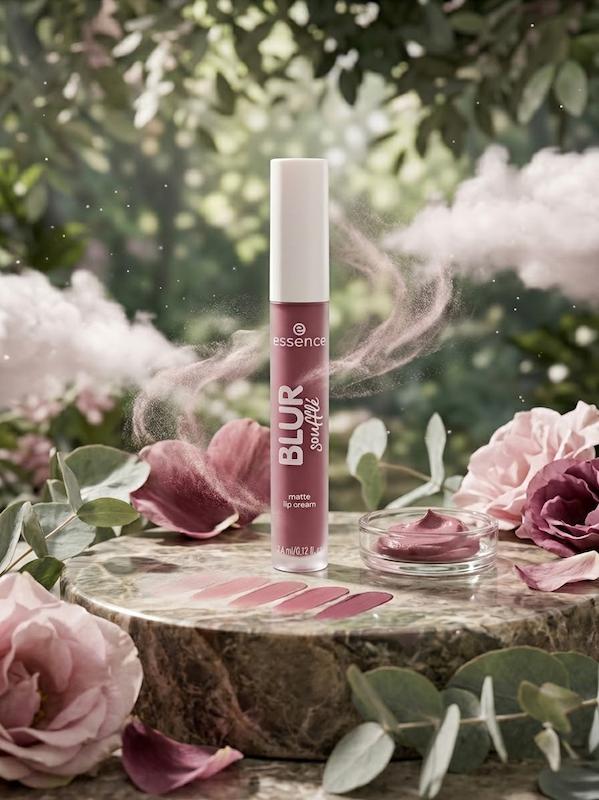 رژ لب مایع Essence BLUR Velvet Matte Lip Cream