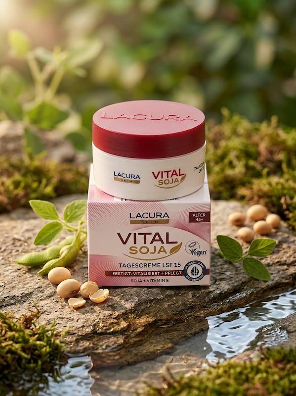 کرم روز لاکورا مدل Vital Soja SPF15