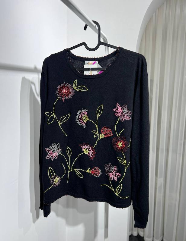 بافت گلدوزی و منجوق دوزی