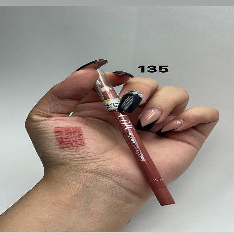 مداد لب بادوام لچیک شماره 135