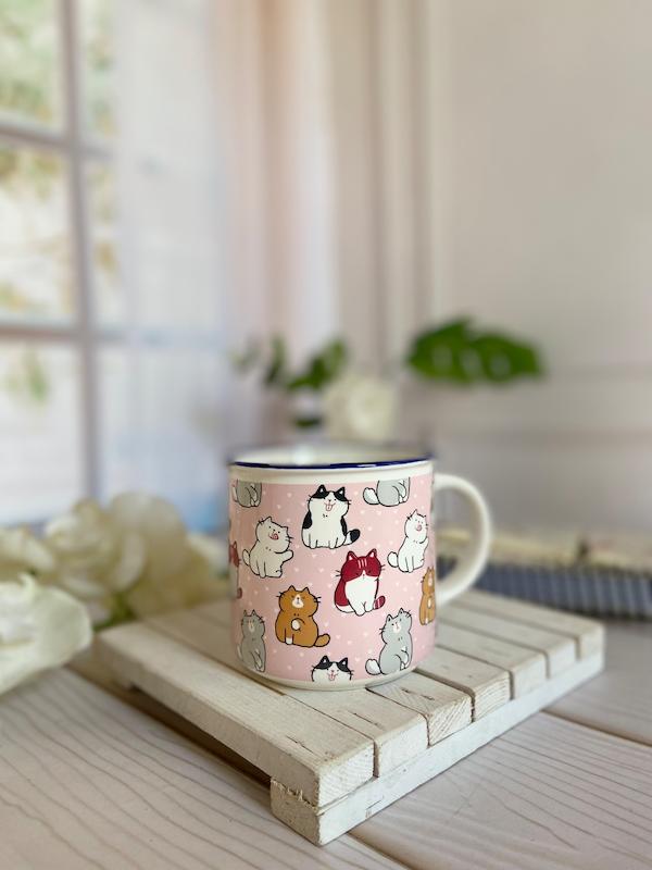 ماگ سرامیکی دسته‌دار (لیوان سرامیکی ارزان) مدل پیشی ملوس – طرح گربه بامزه