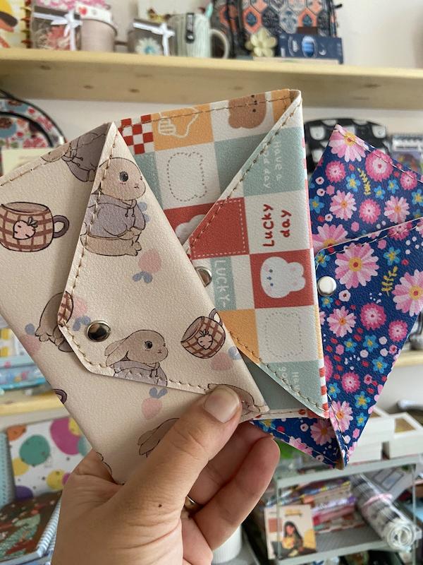 کیف دستمال چرمی دست‌دوز (جادستمالی) | شیک، سبک و مناسب حمل دستمال کاغذی